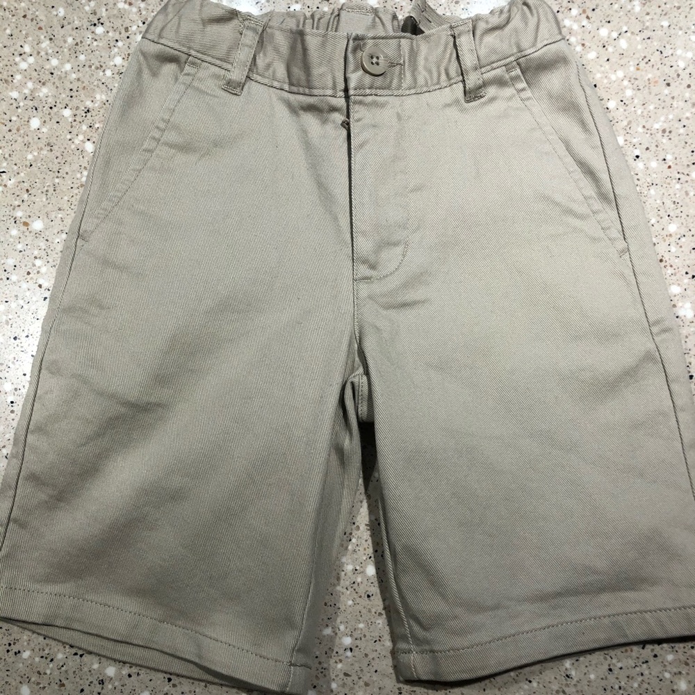 Size 6. Boys. Nautica khaki shorts.